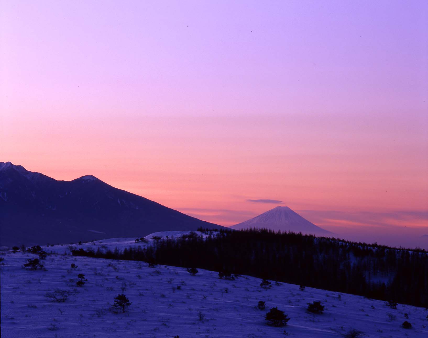 長野県　霧ケ峰から見た夜明けの富士山_c0108146_23555037.jpg