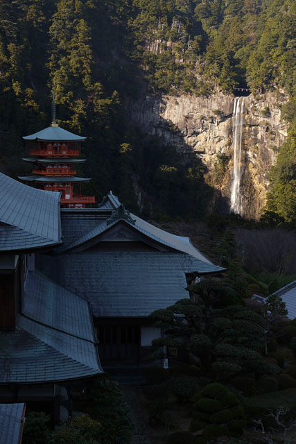 青岸渡寺からの那智の滝_e0126186_2231893.jpg