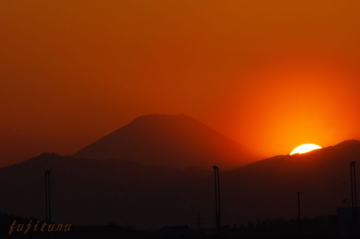 富士山の裾（？）に夕日が落ちた　2_b0151409_2124291.jpg