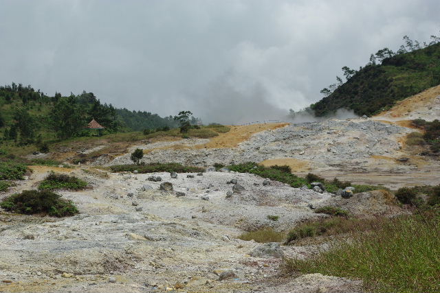 ジャワ島　　ディエン高原のシキダン地熱地帯 _c0011649_14574197.jpg