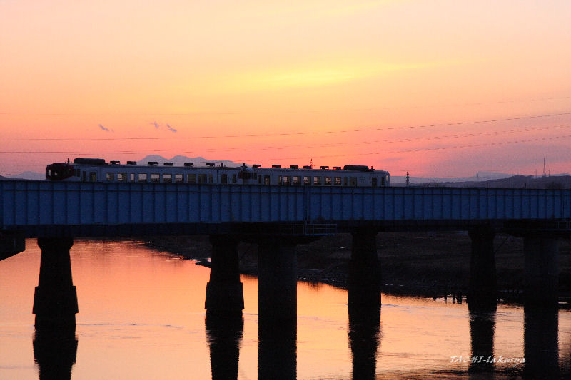 夕暮れ電車_d0027893_21225022.jpg