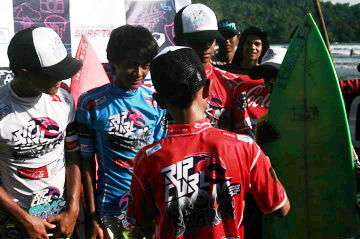 RIPCURL GROM SEARCH 2009 ＠ PADANG　後編_e0104703_11132594.jpg