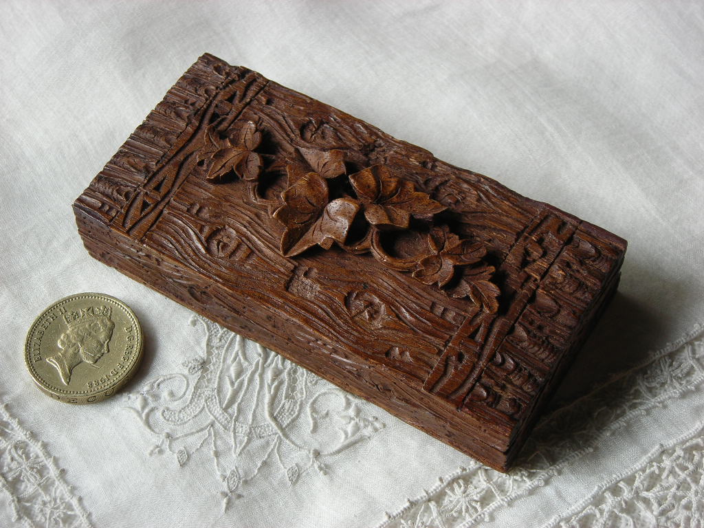 アンティーク 木箱 手彫り彫刻品 木曽檜