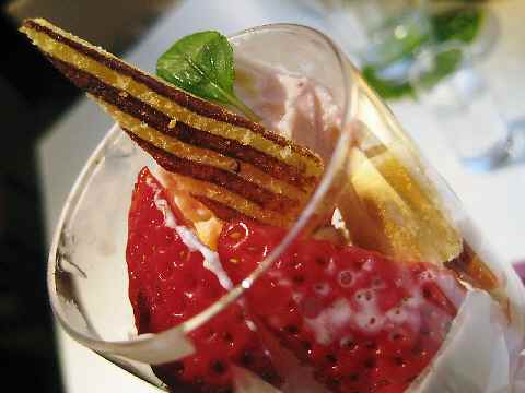 【「みやじ豚」を美味しく手ごろに♪「COVO」のランチ】_b0009849_2032145.jpg