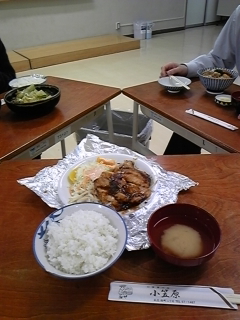 給食の時間です_f0019234_23192645.jpg