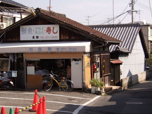 広電草津駅とその周辺_f0029441_1517261.jpg