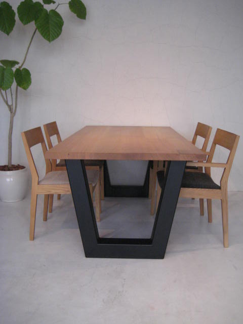V DINING TABLE_c0146581_17275735.jpg