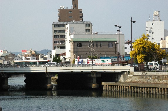 　　川のある風景_b0093754_23532883.jpg