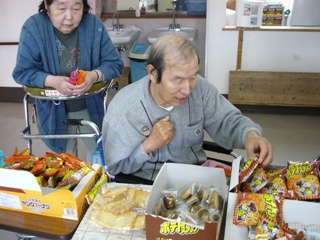 駄菓子屋！_e0164724_1948233.jpg