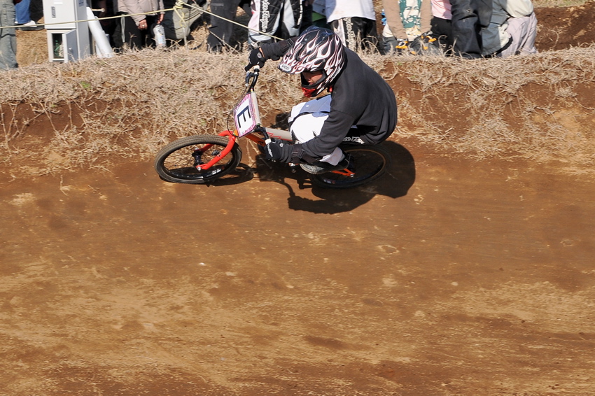 2009JOSF緑山関東オープンレースVOL3：BMXエキスパートクラス決勝_b0065730_2241437.jpg