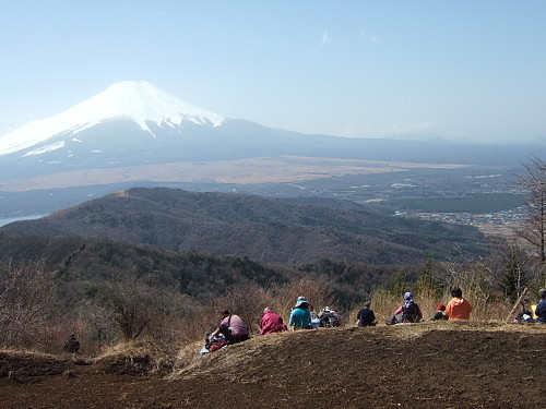 石割山・平尾山（その１）　3月16日（月）_b0136381_1153116.jpg