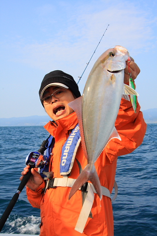 宮崎発　ご気楽釣り道中：近海ライトジギング。_e0052088_1474115.jpg