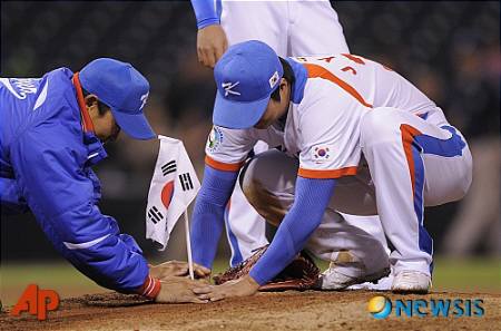 ピッチャーズマウンドに日章旗を立てよう Wbc 日本vsキューバ実況中継 ット ボァ ヨ ピッチャーズマウンドに日章旗を立てよう Wbc 日本vsキューバ実況中継 ット ボァ ヨ