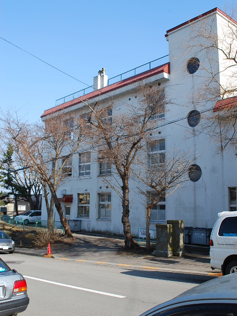 函館市立青柳小学校(函館の建築紹介)_f0142606_7124444.jpg