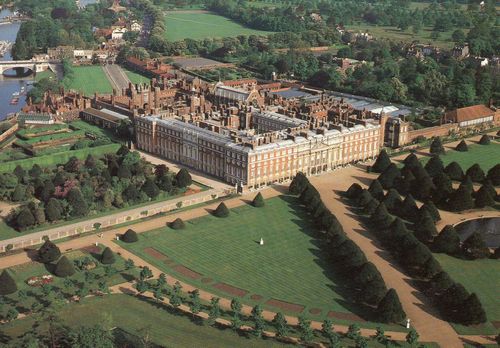 Hampton Court palace_d0148729_0263779.jpg