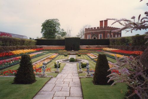 Hampton Court palace_d0148729_0291286.jpg