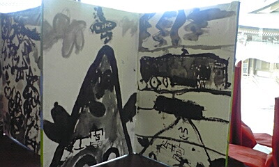 岸城神社境内神楽殿にてアトリエズガ展_e0136066_1745646.jpg