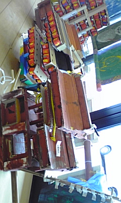岸城神社境内神楽殿にてアトリエズガ展_e0136066_1745671.jpg