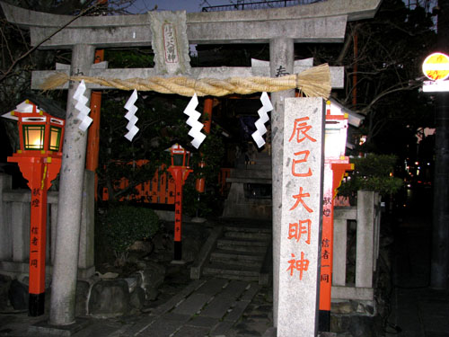 夜ざくらー祇園白川_e0048413_22465264.jpg