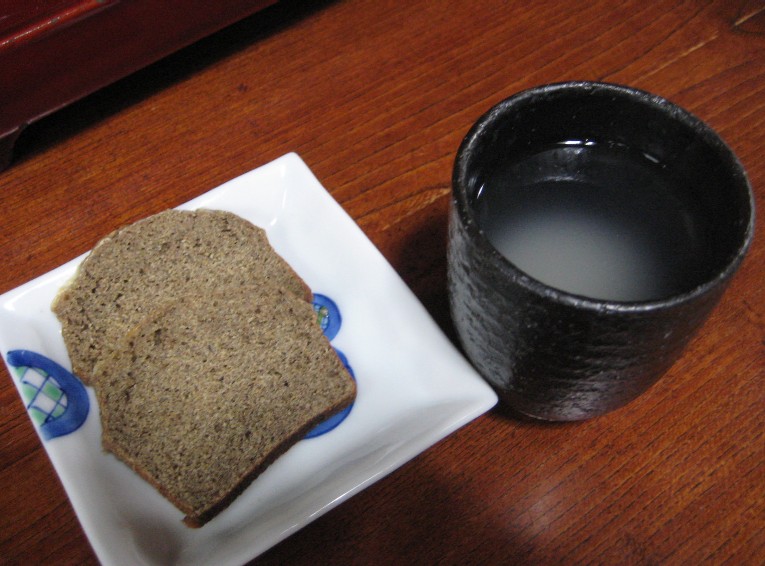 春の会津を歩く(7)酒のアテになる蕎麦@御祭大使館　蕎麦の坊[会津若松/福島]_c0013687_1213482.jpg