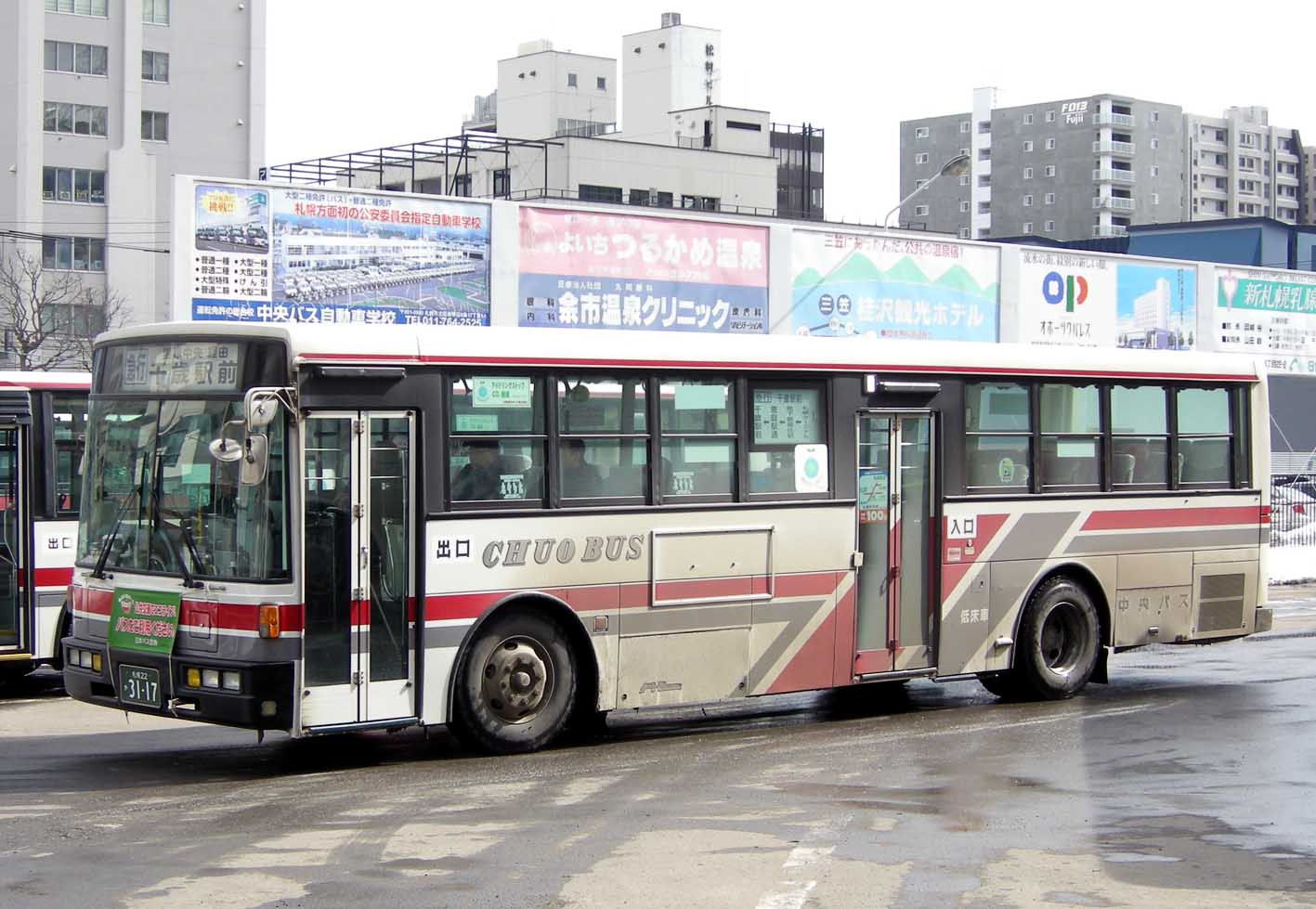 中央バス いすゞ車２台 バス 鉄道 車 船