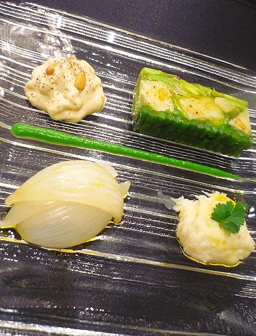 ジョエル・ロブション　Joel Robuchon　で　春のランチをご一緒しましょう☆。。。.ﾟ｡*･｡♡  _a0053662_1234165.jpg