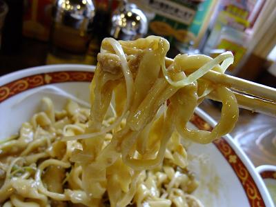 中国ラーメン揚州商人@新橋のタンタン油めん_d0044093_122280.jpg