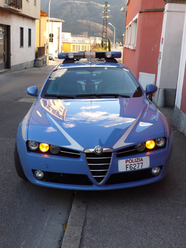 イタリアの警察 パトカー Piccolo Vagabondo