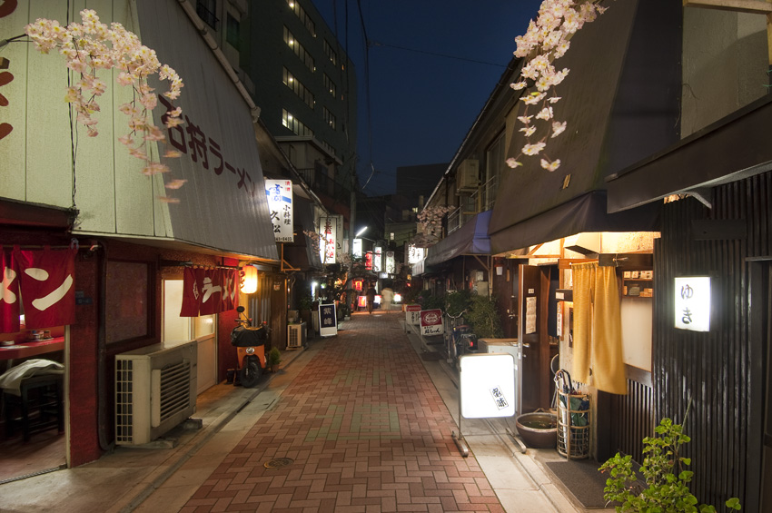 昨夜の飲食店街_f0077849_1143442.jpg