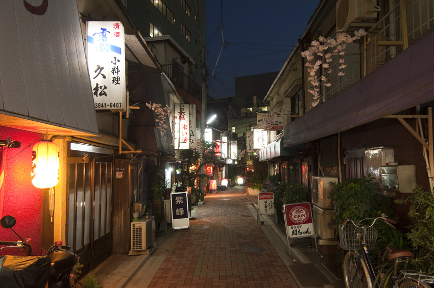 昨夜の飲食店街_f0077849_11435577.jpg