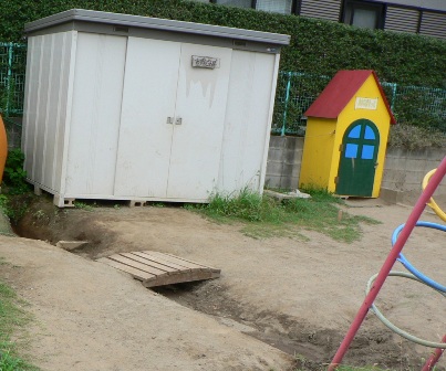 幼稚園で井戸を掘りました。_b0170161_13233640.jpg