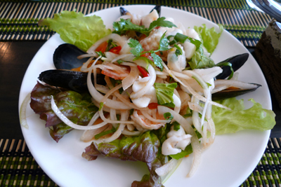 トランさん(タイ料理)のランチ②_b0142989_22491187.jpg