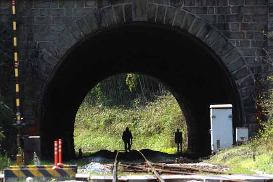 トンネルのある風景_f0173596_1749166.jpg