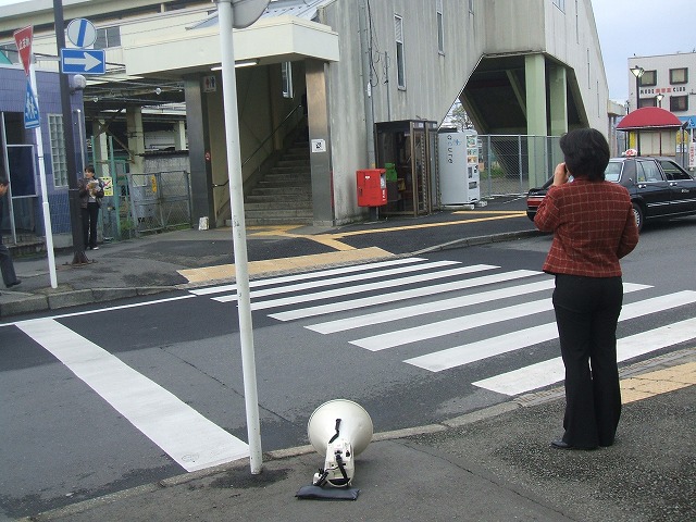 4月２日二宮駅前でチラシまきと、街宣_d0143678_2124852.jpg