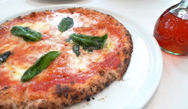 PIZZA BIANCO　A Mascara d\'o pulecenella_e0157816_858136.jpg