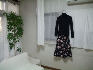 黒地花柄スカート_e0080345_1718060.jpg