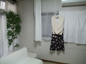 黒地花柄スカート_e0080345_17193840.jpg