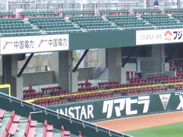 速報！マツダスタジアム探訪その10～バルコニー席・外野砂かぶり席・ライト2階パフォーマンスシート_f0029441_9211410.jpg