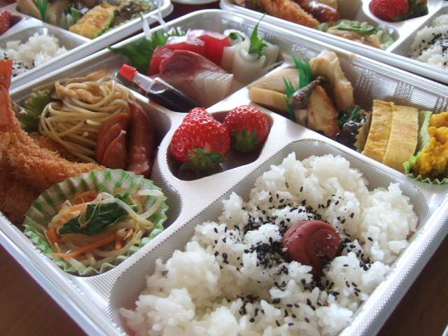 お花見弁当_c0128487_0185264.jpg