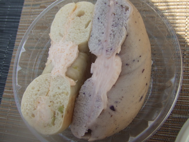 B&B 明太子&ミルキーストロベリークリームチーズ_f0076001_21491763.jpg