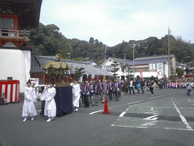 武雄温泉春まつり　武雄人倶楽部飾り神輿！！_b0130261_22105779.jpg