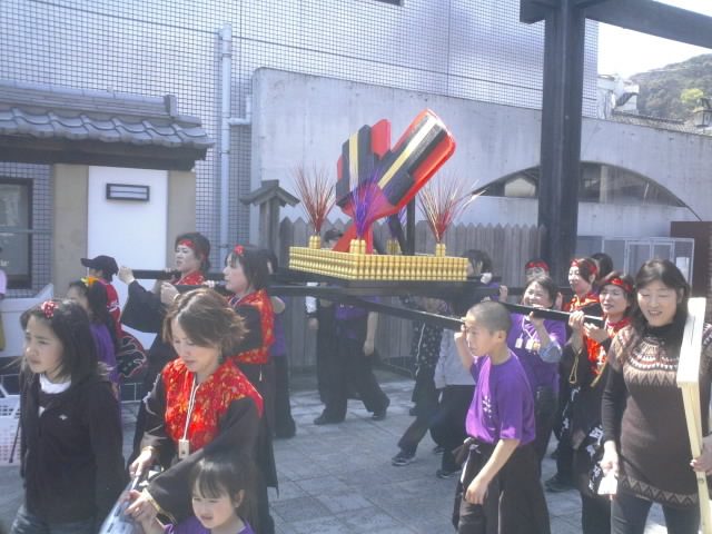 武雄温泉春まつり　武雄人倶楽部飾り神輿！！_b0130261_22531020.jpg