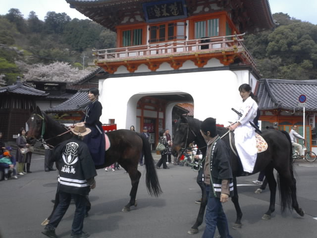 武雄温泉春まつり　武雄人倶楽部飾り神輿！！_b0130261_2285368.jpg