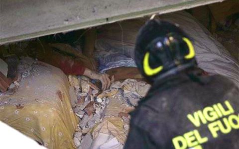 速報!イタリア中部大地震発生、死者百名以上被災者数万人!_d0123476_19414115.jpg