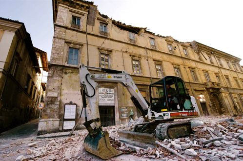 速報!イタリア中部大地震発生、死者百名以上被災者数万人!_d0123476_22235299.jpg