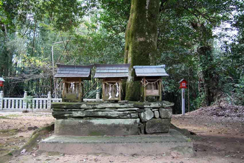 式内社「鴨神社」♪_d0058941_2058589.jpg