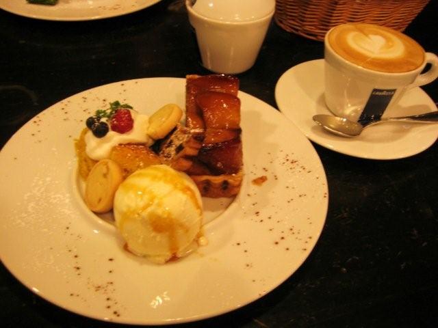 cucciolo cafe　栄店でスイーツプレート_c0045237_2133150.jpg