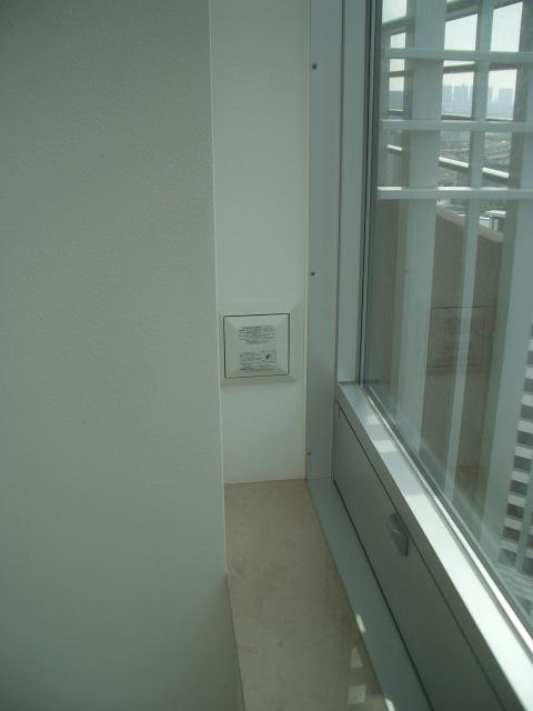 カーテン屋泣かせの窓_e0133255_18585888.jpg