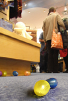 おもちゃ屋さんでイースター・エッグハント Scholastic Store_b0007805_22354781.jpg