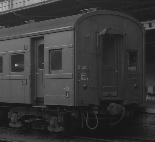 オハフ45とスハフ42_f0203926_21105954.jpg